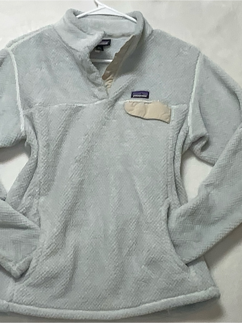 Patagonia Light Gray Cowl Fleece Pullover with Cream Pocket Accent